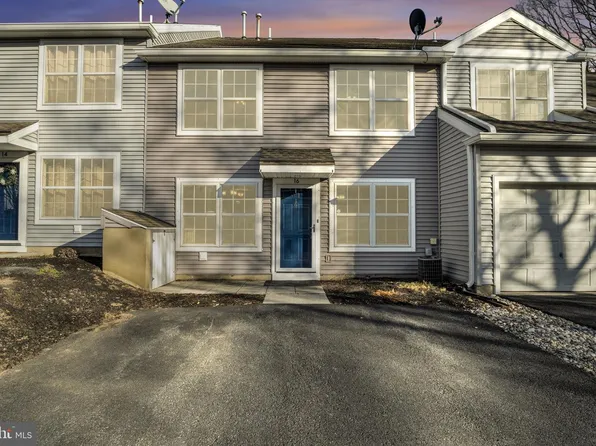 16 Courtyard Dr, Carlisle, PA 17013