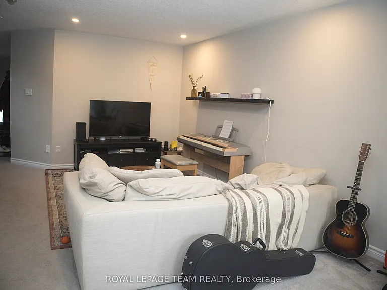 139 Sweetwater Ln — Photo 2