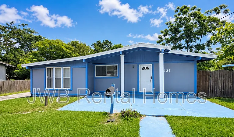 6221 Terry Parker Dr N — Photo 1