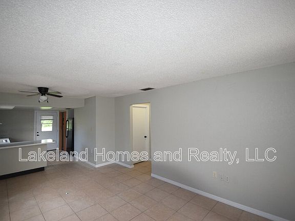 5th image of 822 Shirley Ann Trl