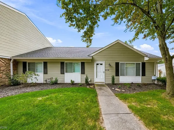 2033 Carlile Dr, Uniontown, OH 44685