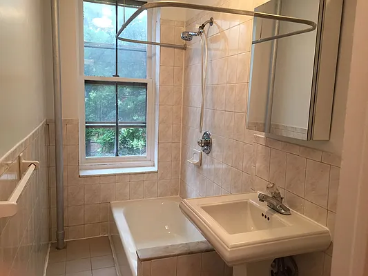 Rented by Michael Palmieri, LREB | media 24