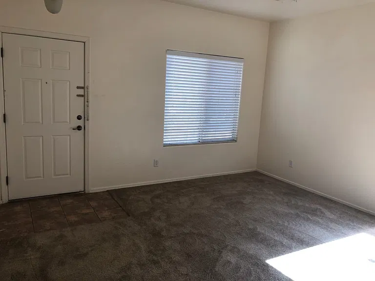 811 W Spruell Ave — Photo 2