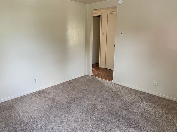 4th image of 287 N Locust Point Rd