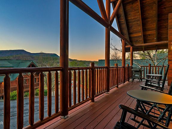 3rd image of 1721 Summit View Way
