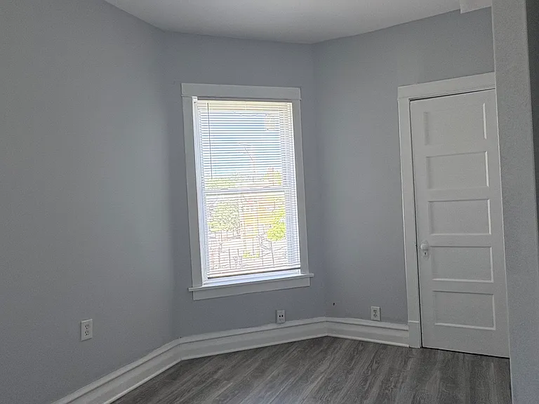 8211 S Escanaba Ave #2 — Photo 8
