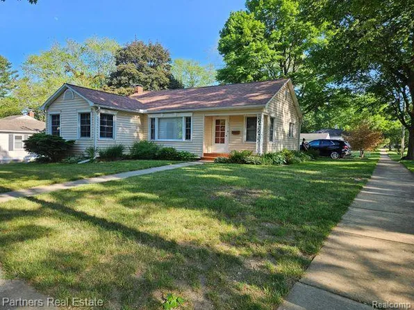 621 W Crane St, Howell, MI 48843