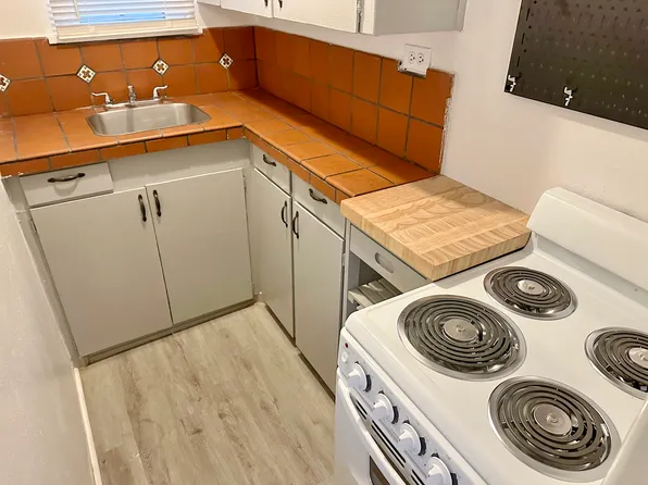 Updated & Charming 2 bed, 2 bath just 1 block to UNM