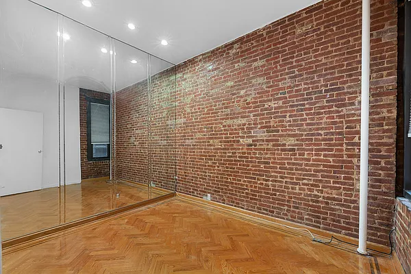 Rented by REAL New York | media 29