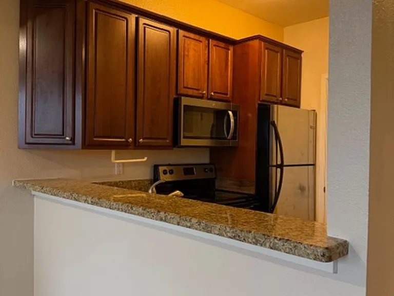225 Logan Ave S #115 — Photo 4