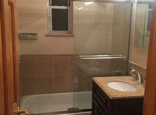 19505 39th Ave, Flushing, NY 11358