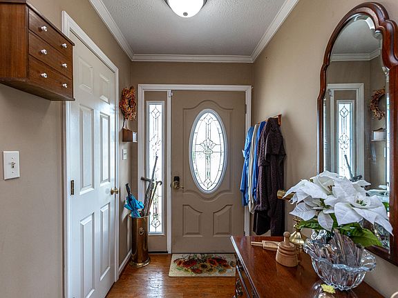 4th image of 406 Foxchase Ct