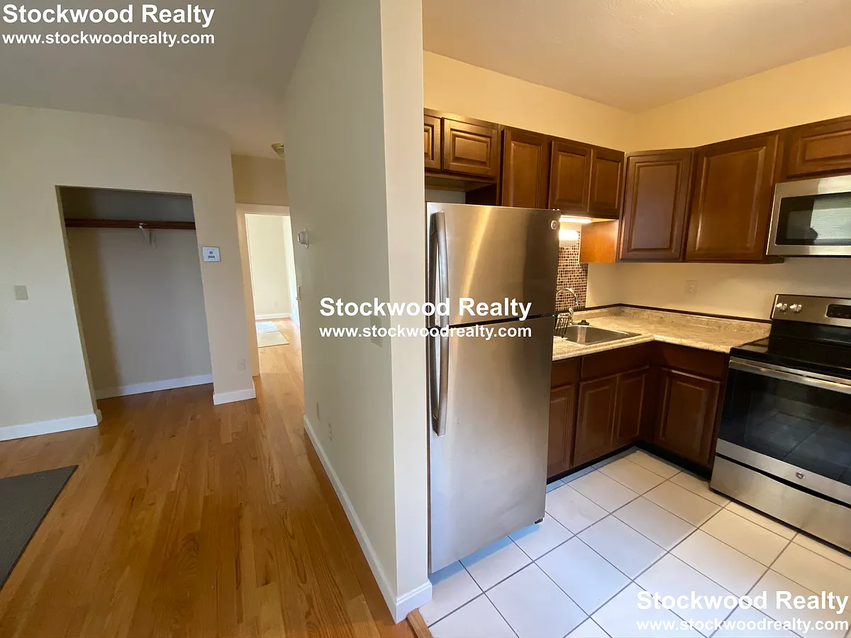 Building Photo - 332 Amory St #1