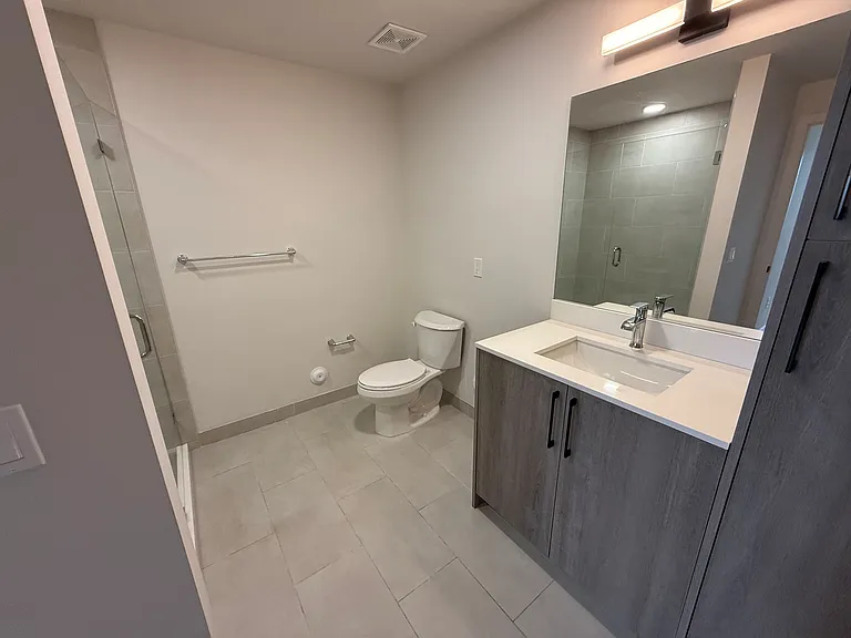 Bay Pointe Apartments — Photo 20