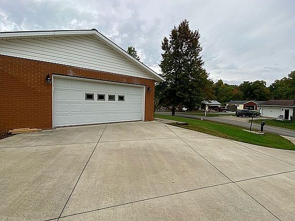 4th image of 19 Coventry Dr