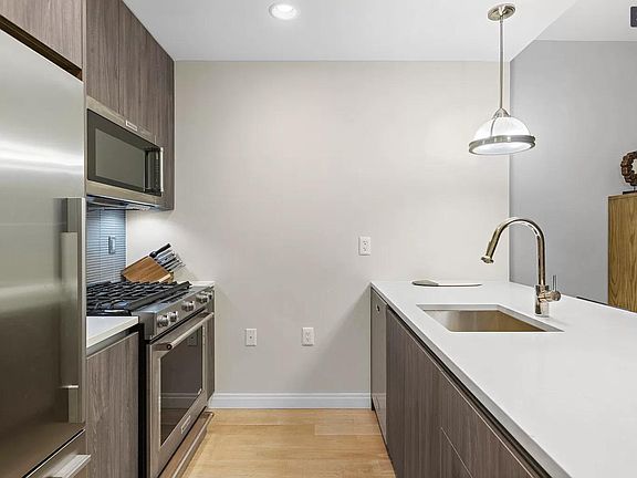 3rd image of 160 1st St APT 714