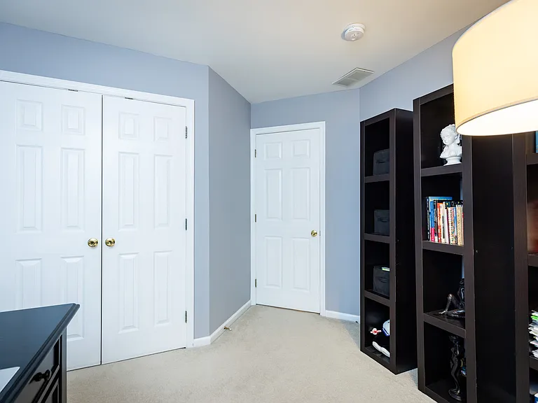 703 W Oakmeade Dr — Photo 20