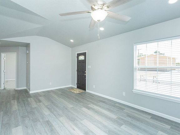 5th image of 513 W 11th St