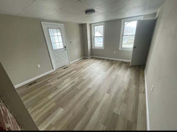 34 Worcester Rd, Charlton, MA 01507