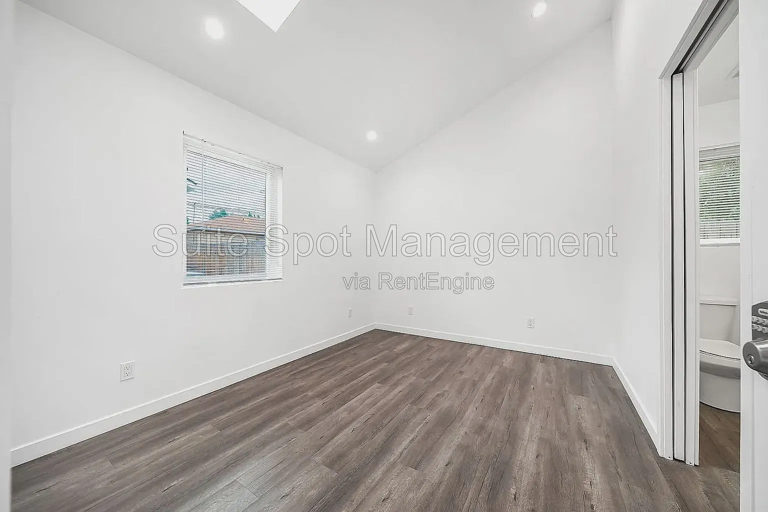 Studio, $1,250 — Photo 4