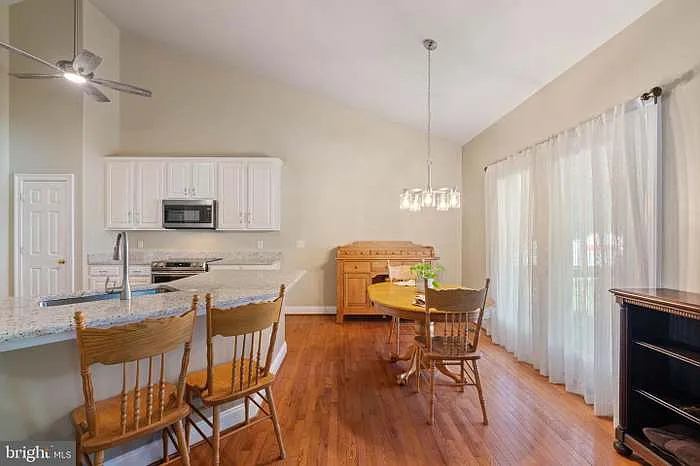 2707 Glendas Way — Photo 27