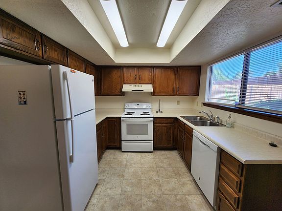2nd image of 3234 Calle De Molina
