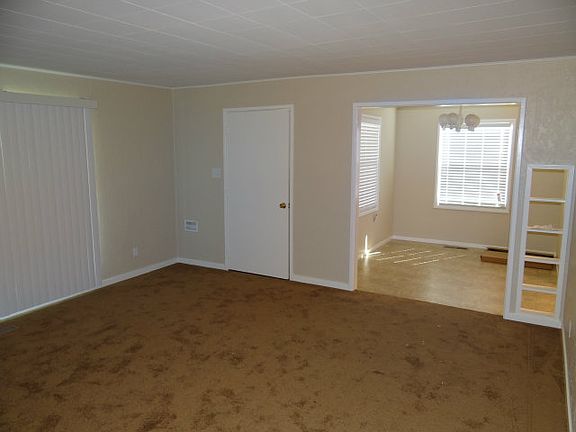 4th image of 7651 Carmel St