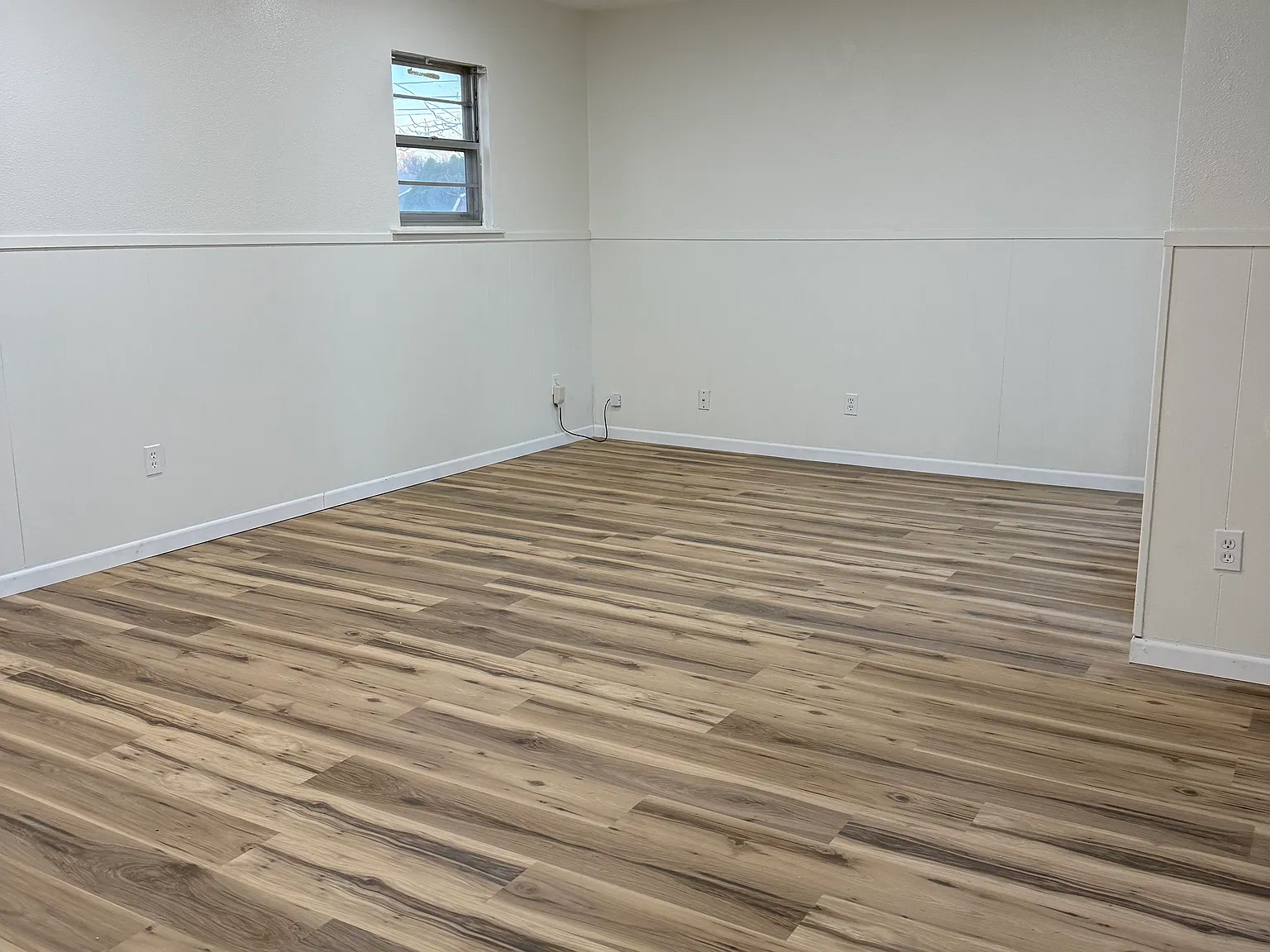 3 bed, 1.5 bath, 1390 sqft, $1,600 — Photo 4