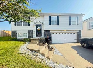 17906 Gertrude Cir, Omaha, NE 68136
