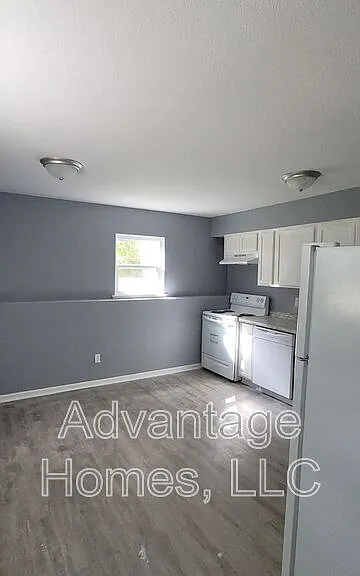 700 N 70th St — Photo 5