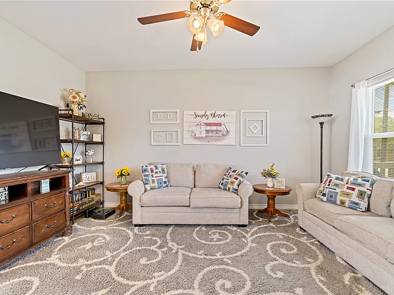 1109 W Nelson Ave — Photo 4