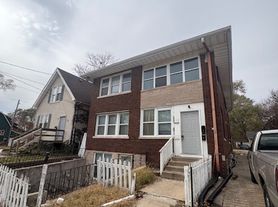 2405 N Sheridan Rd, Floor 1