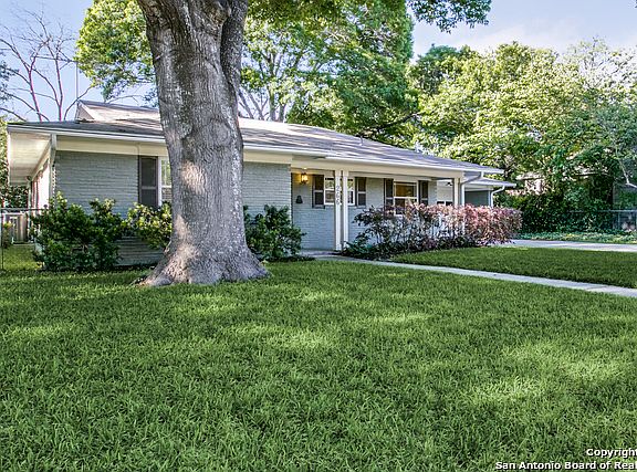 2nd image of 266 E Oakview Pl