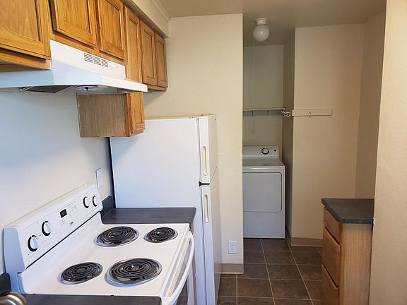 3rd image of 8326 Pine St S