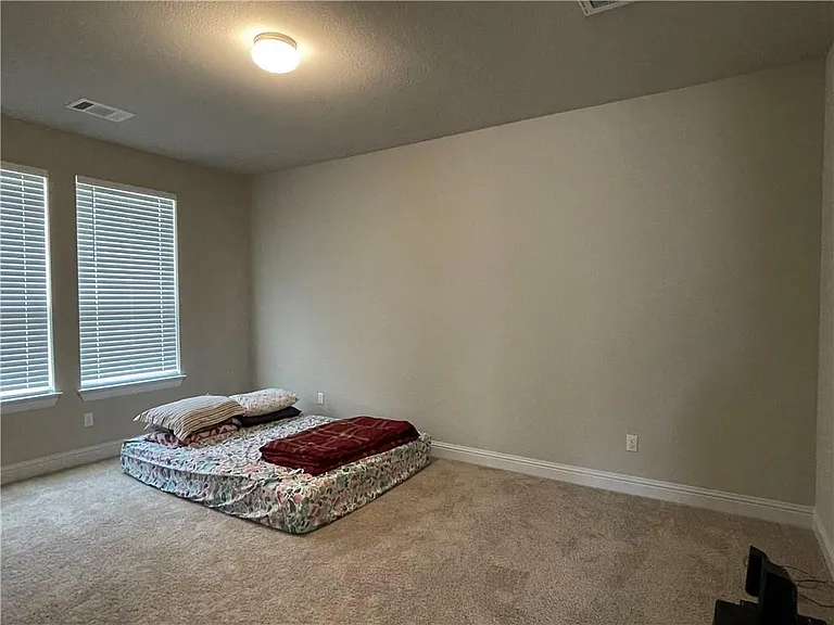 148 Riverhill Dr — Photo 15