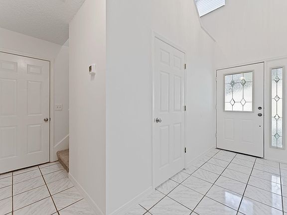 5th image of 205 River Island Cir