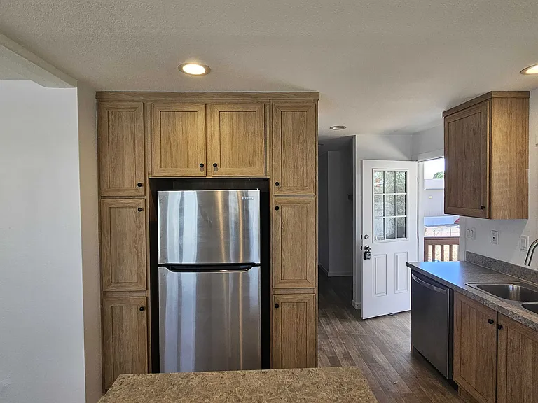 Kitchen Fridge & Kitchen