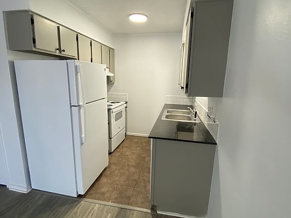 2nd image of 1309 W 3rd Ave #B7