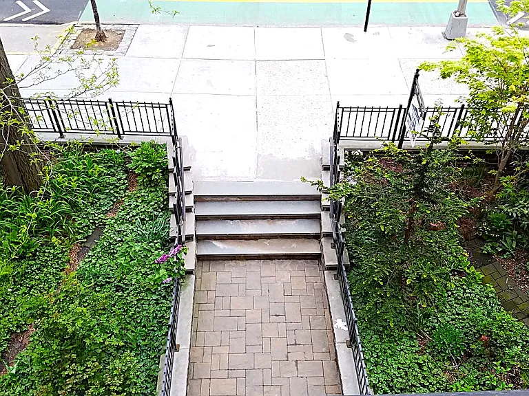 31-23 Crescent St #21D — Photo 8