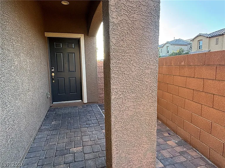 5619 Aspen Heights Dr — Photo 2