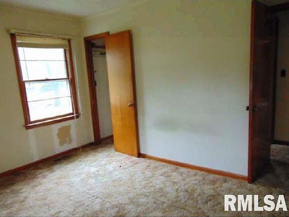 5th image of 305 W Collins St