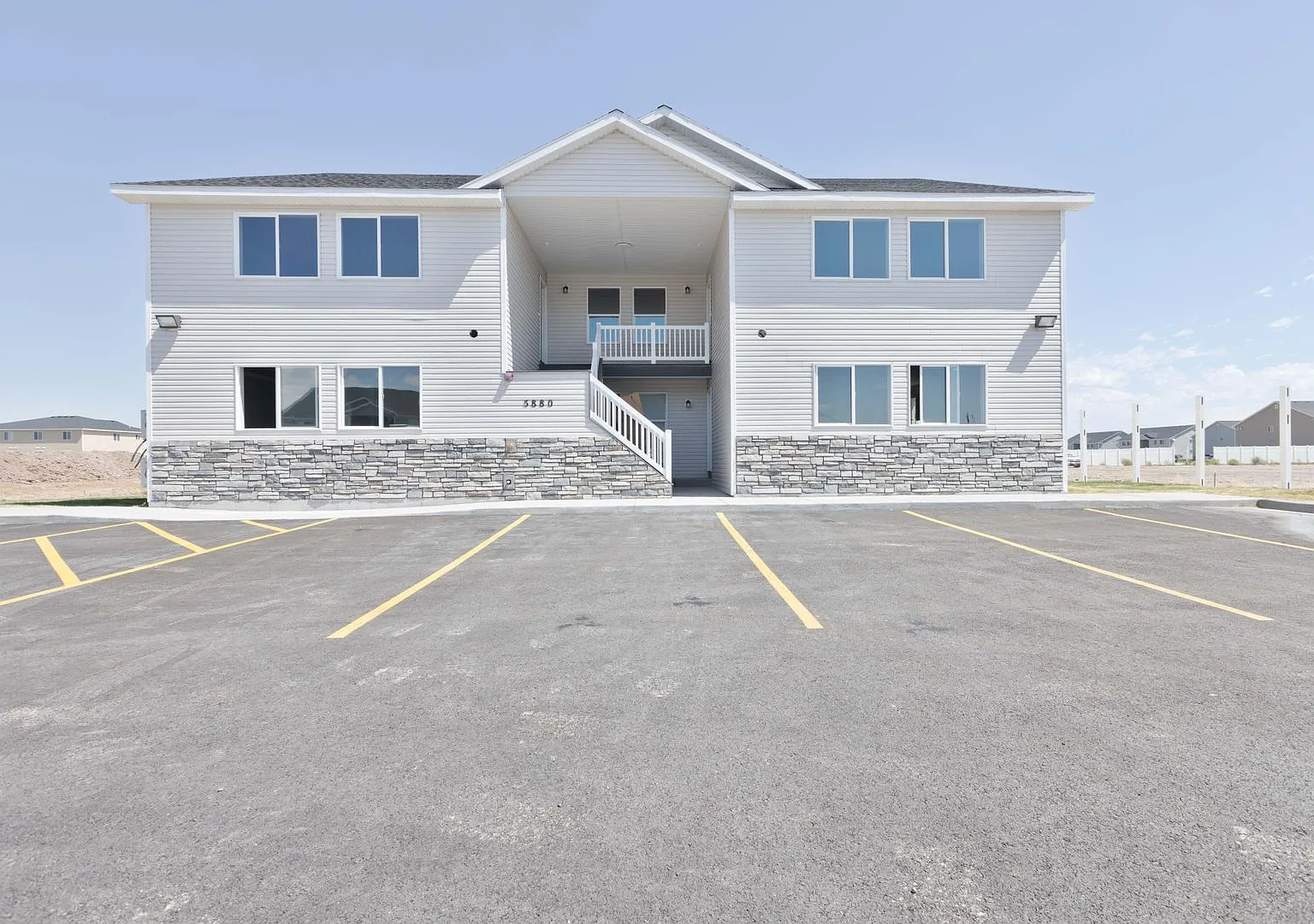G5880RO — Photo 1