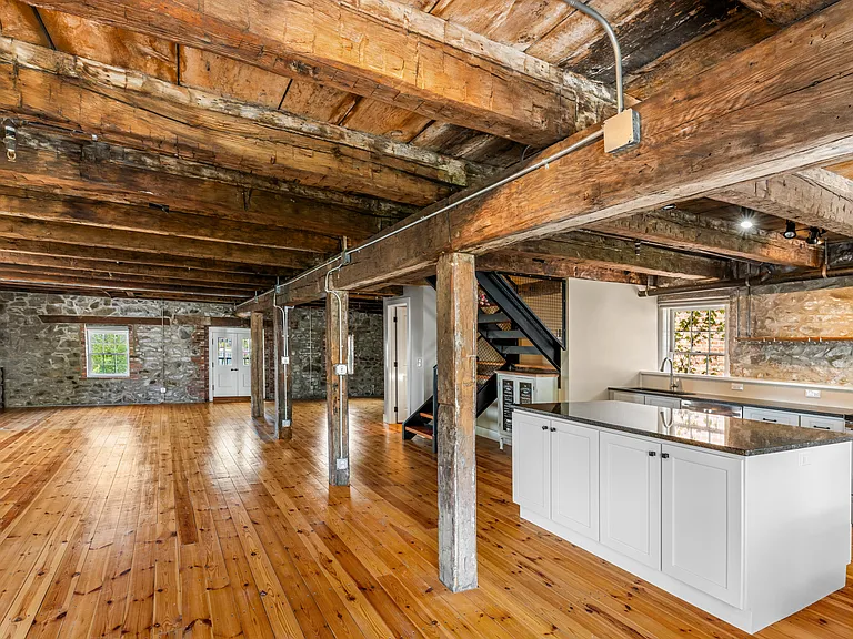 371 S Main St — Photo 14