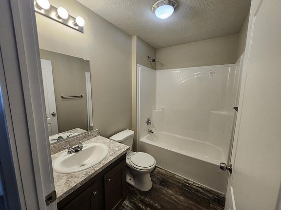 4th image of 5 Starling Hill Dr #230