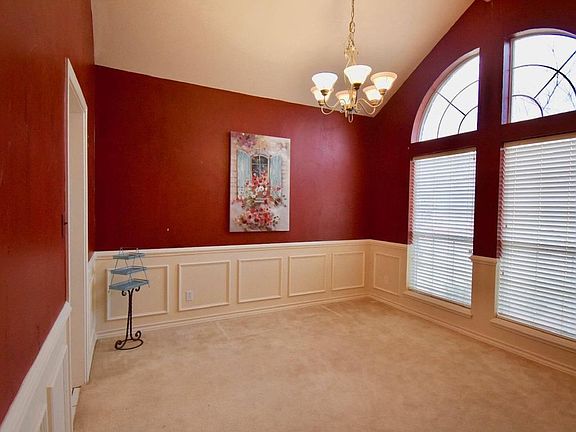 3rd image of 2700 Woodland Oaks Dr