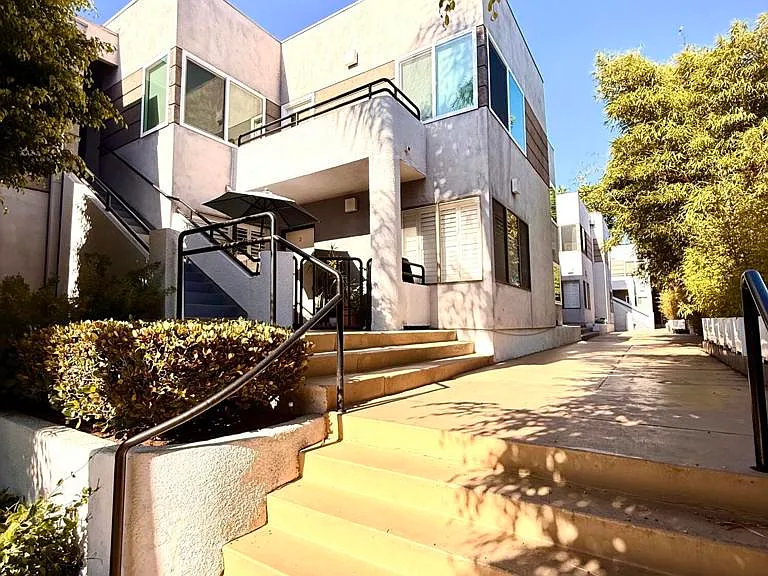 360 S Los Robles Ave #9 — Photo 4