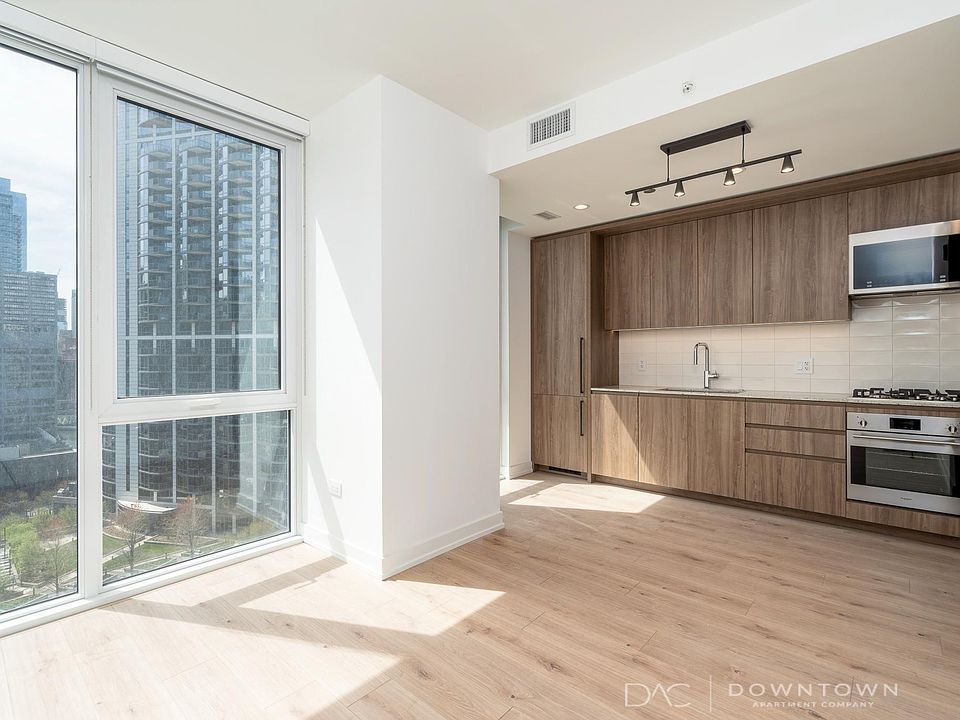 1st image of 290 W Grand Ave #3509