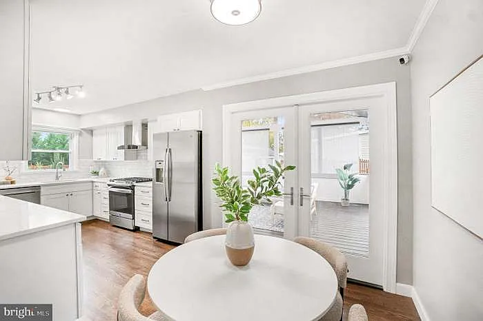 1009 Julian Pl — Photo 8