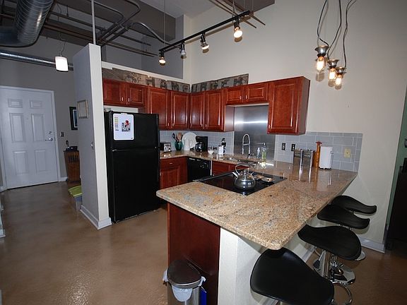 5th image of 1535 Walnut St APT 402