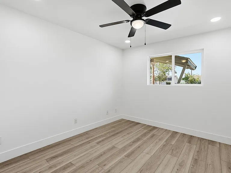 209 E Cairo Dr — Photo 21